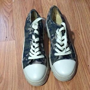 Camouflage Lace-Up Women's Sneakers From Catos EUC